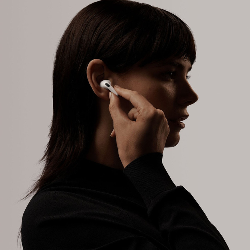 Навушники Apple AirPods Pro with MagSafe Charging Case
